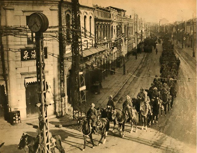 八月：奥色治郡