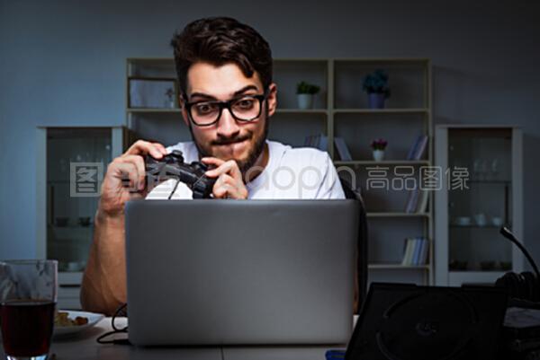 公鸡母鸡拖拉机