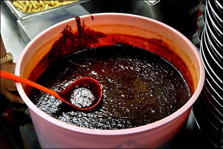 在大雪封闭的山庄里